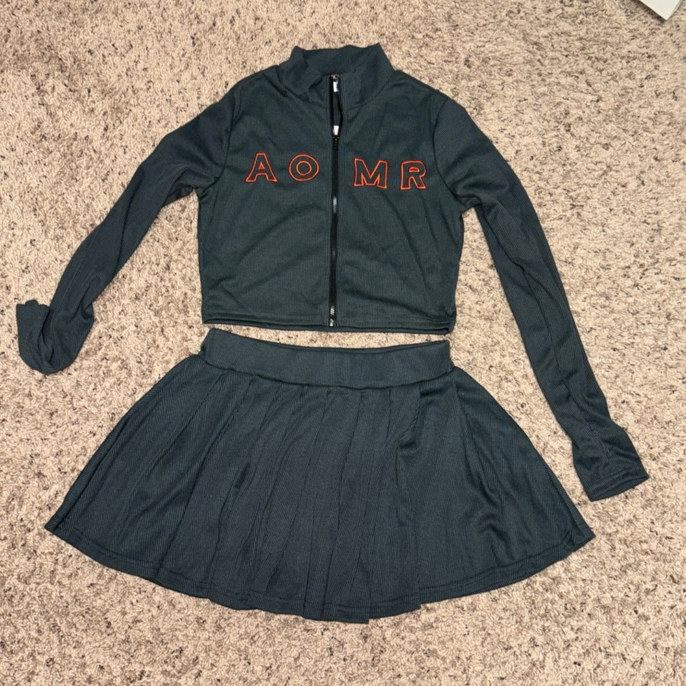 Micas two piece size medium NWT!